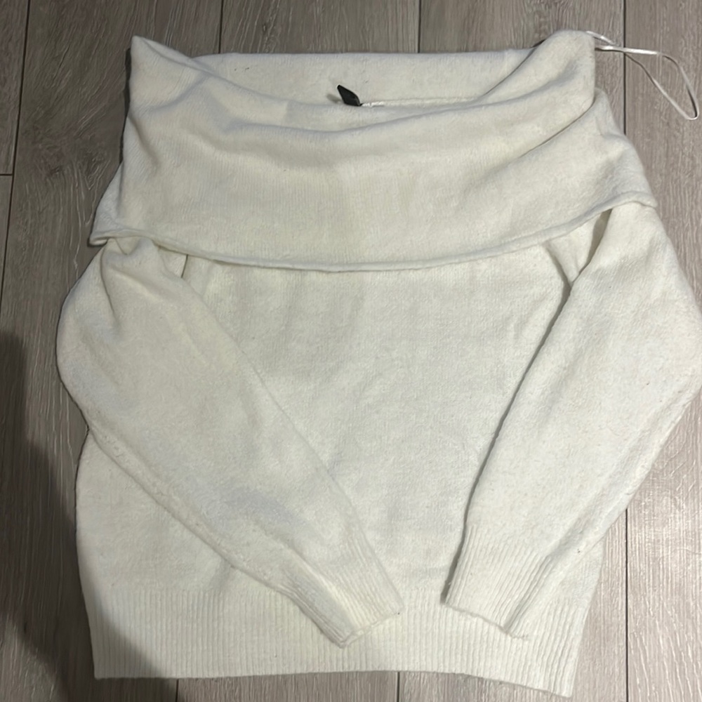 Off shoulders sweater